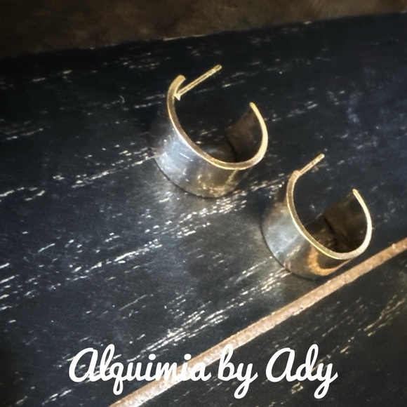 Chic Hoop Earrings - Picture 1 of 1